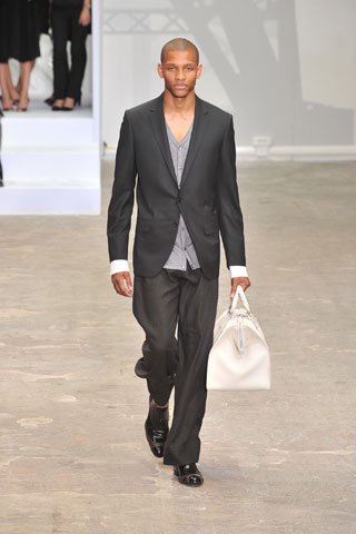 Louis Vuitton / - 2009